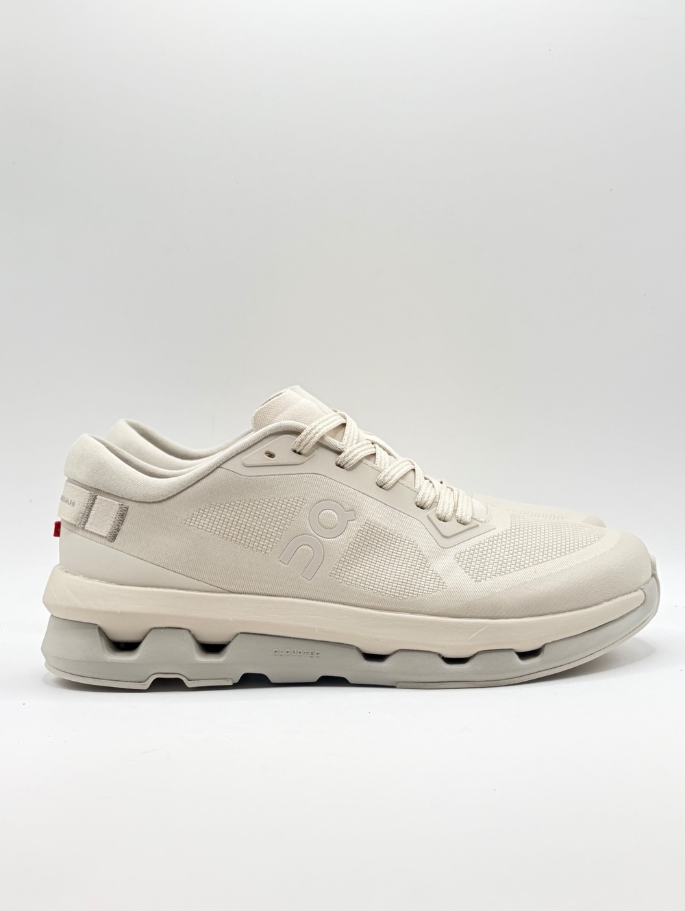 On Cloud Cloudzone Women's Running Shoes‎ Size 7.5 in Pearl Truffle